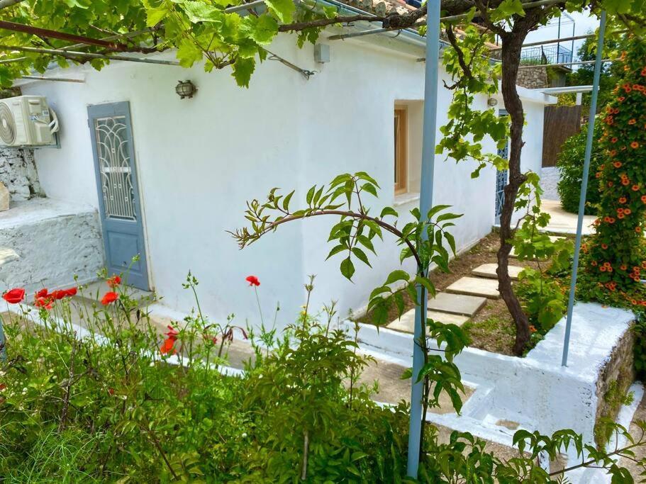 Stylish Vathy Studio With Sea View Экстерьер фото