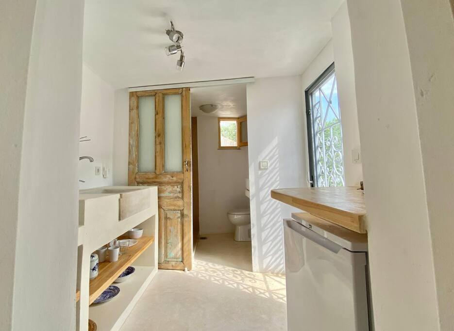 Stylish Vathy Studio With Sea View Экстерьер фото