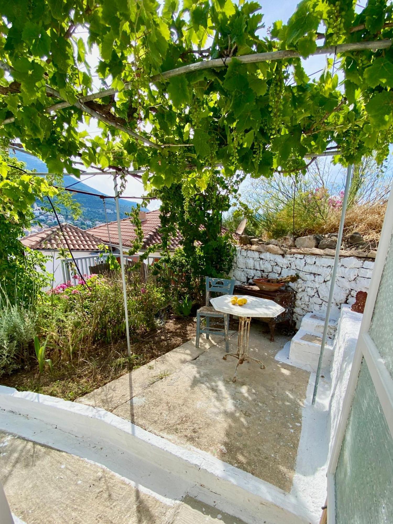 Stylish Vathy Studio With Sea View Экстерьер фото